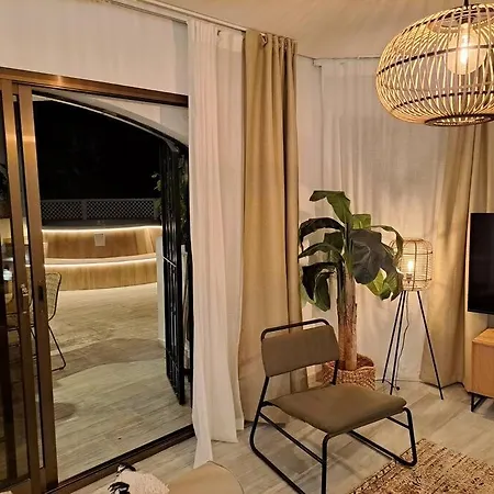 Golden With Jacuzzi Appartement *